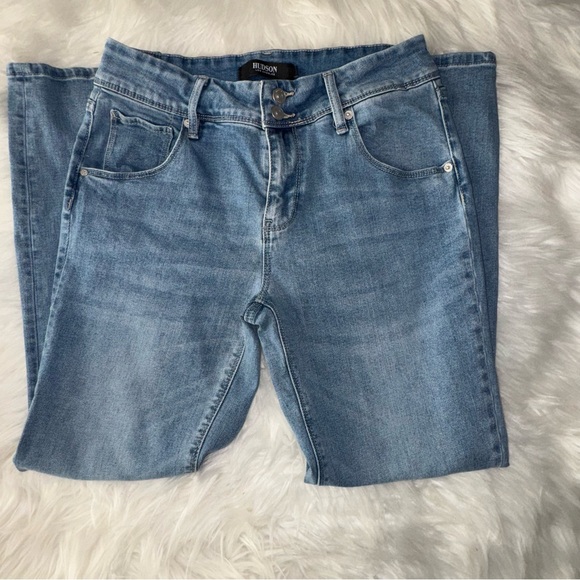 Hudson Women's Straight Leg Jeans Size 6 Medium Wash Blue Denim Mid-Rise Staple - Picture 1 of 13